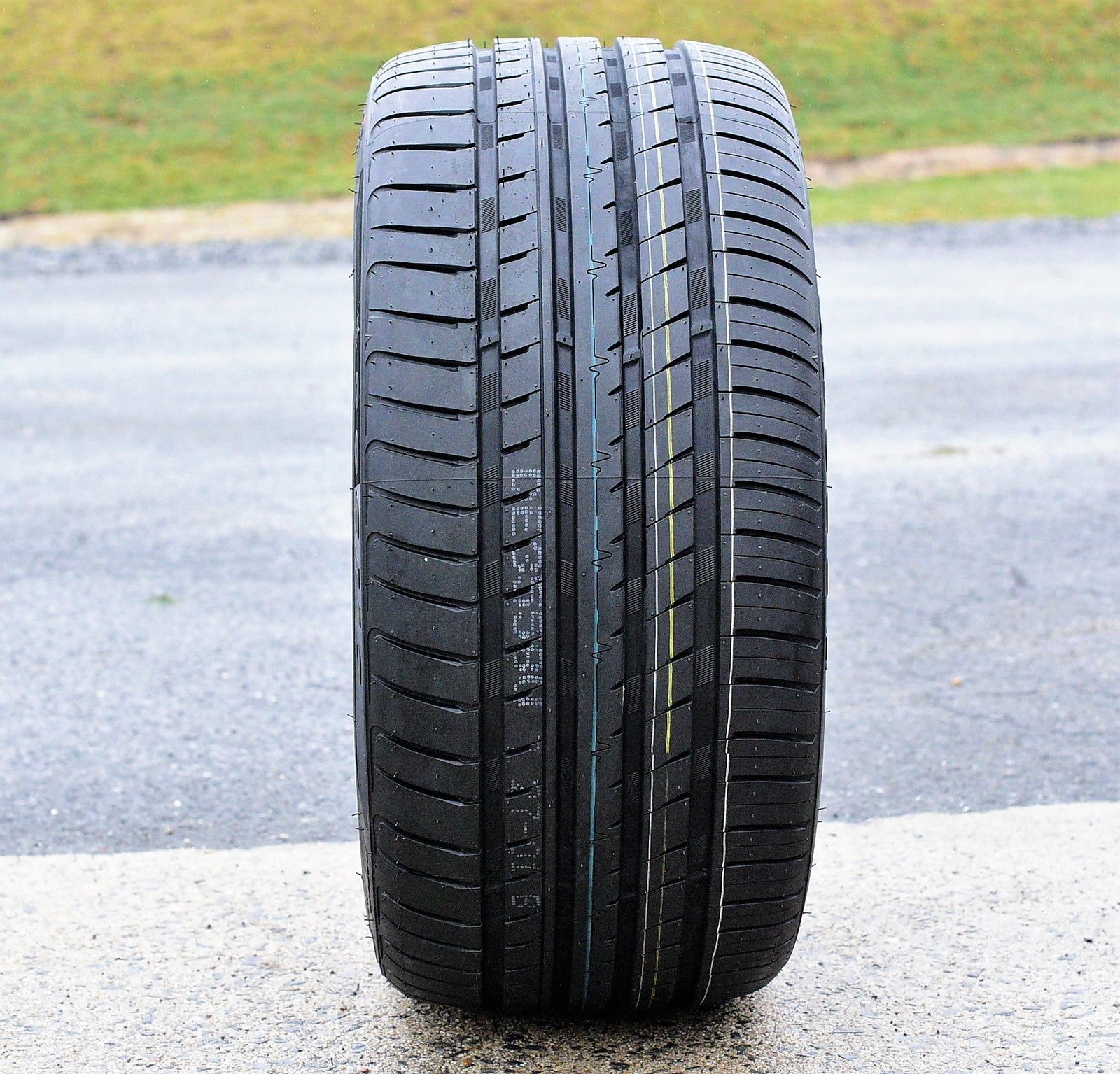 2 New Cosmo Muchomacho 215/40R18 89Y ZR XL High Performance A/S All Season Tires